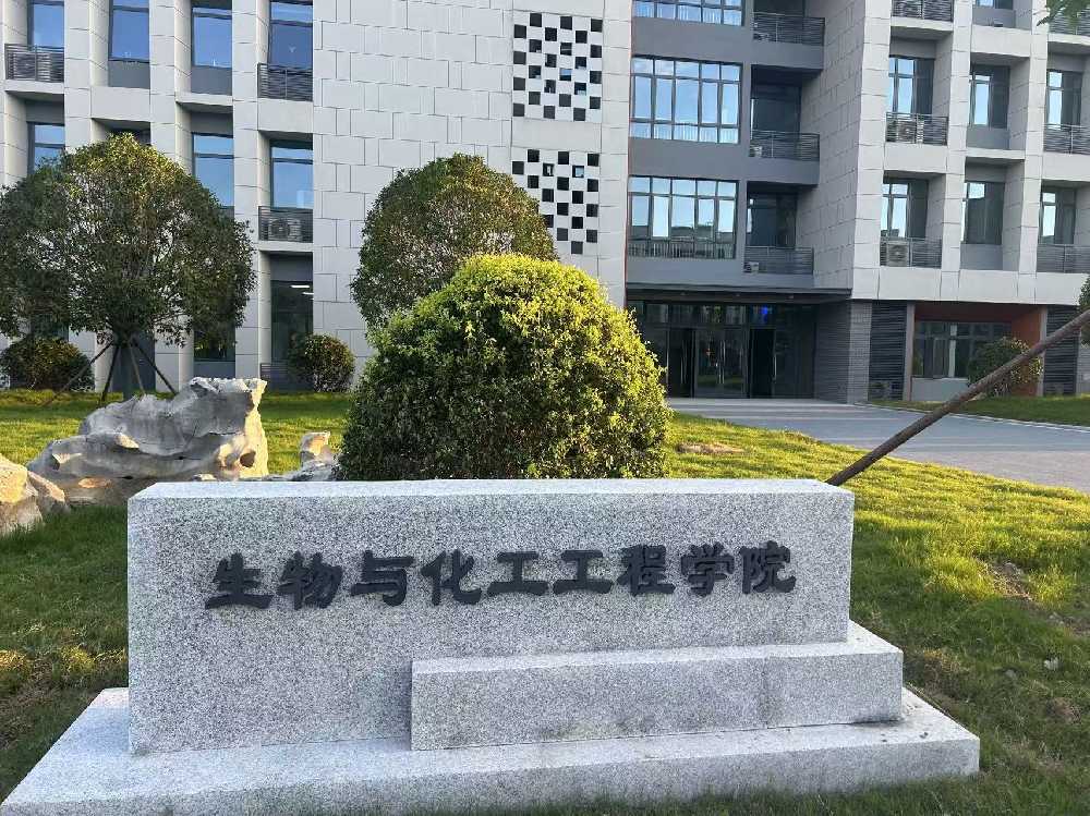 铜陵市扬州职业大学体育场高杆灯项目